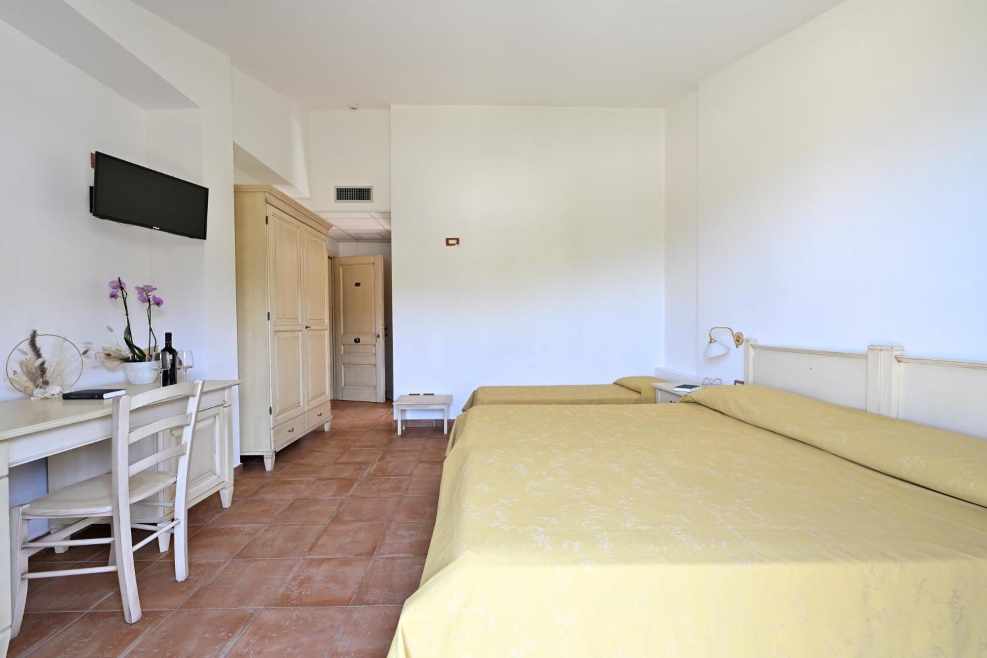 Hotel Marie Claire Lanusei Εξωτερικό φωτογραφία